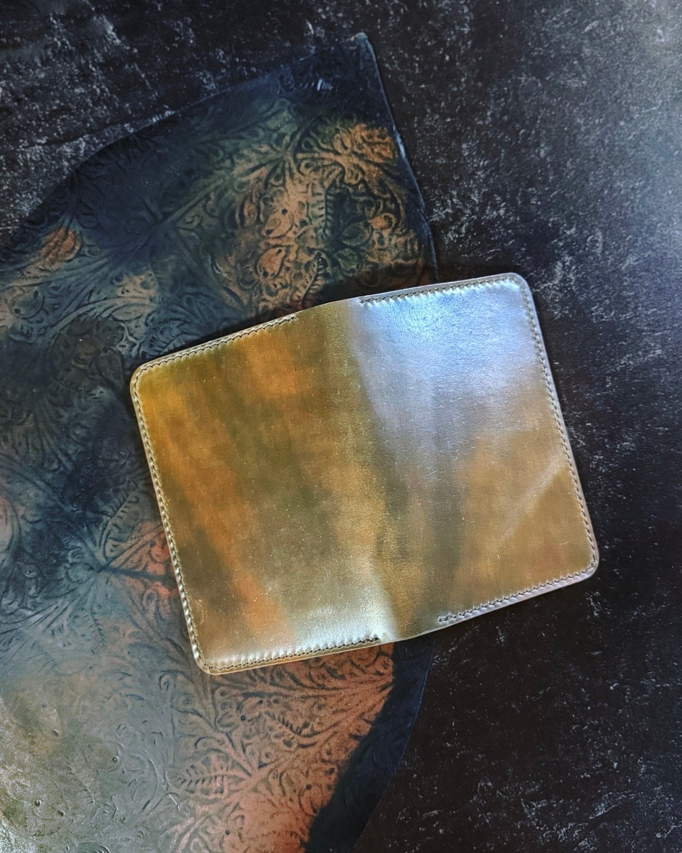Shell cordovan Passport Holder – DREAM CREEKS