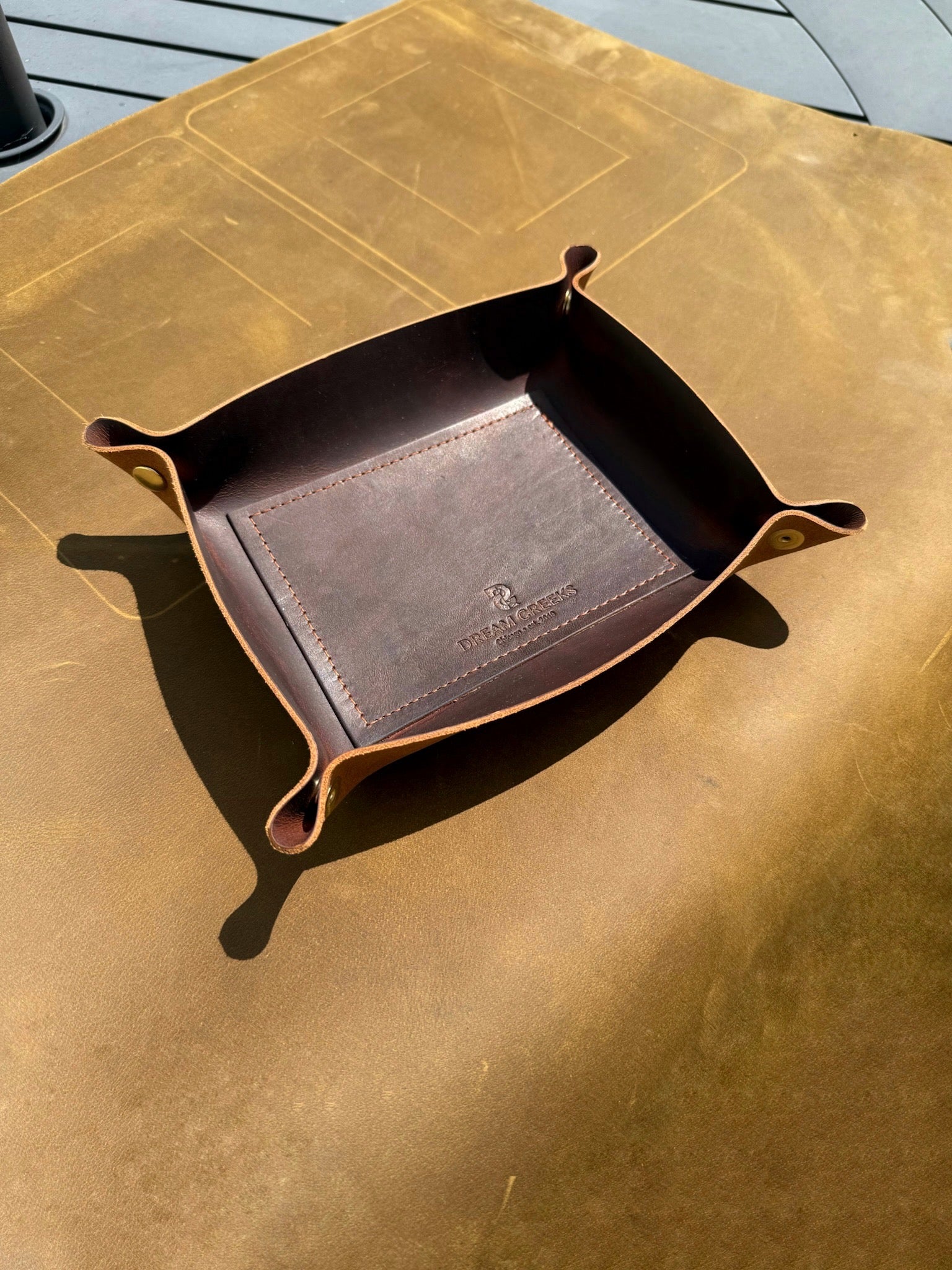 Valet-Tabletts aus geformtem Leder